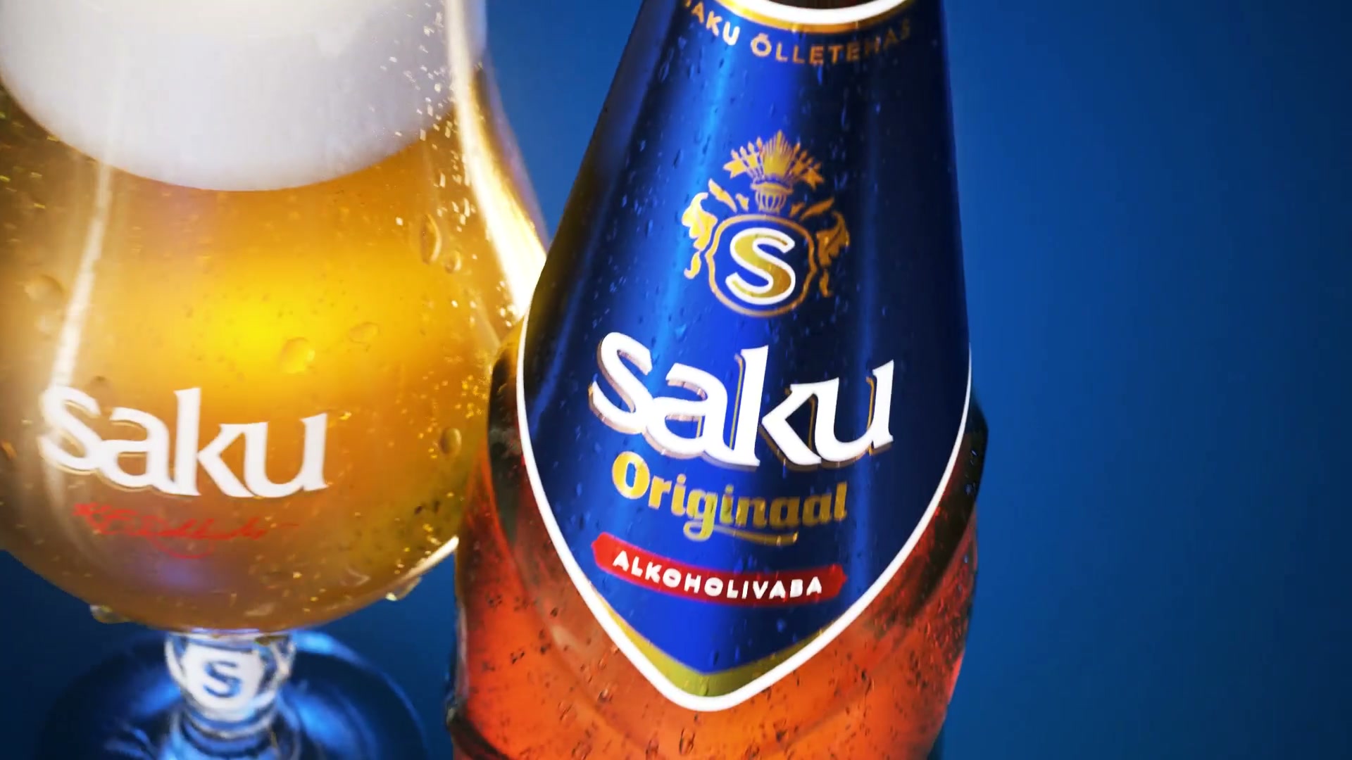 Macro view of the Saku Originaal bottle and glass